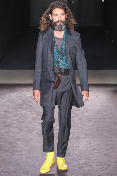 Look 15